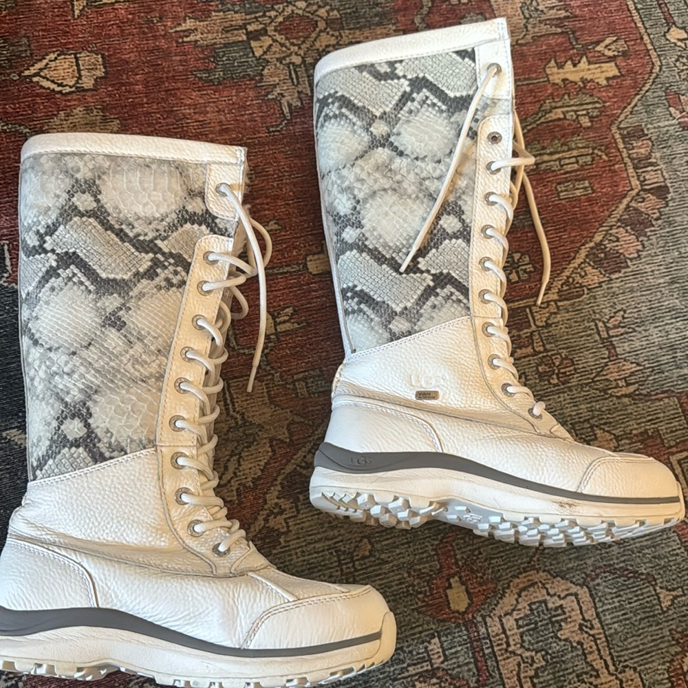 Ugg Adirondack tall white/snake boot